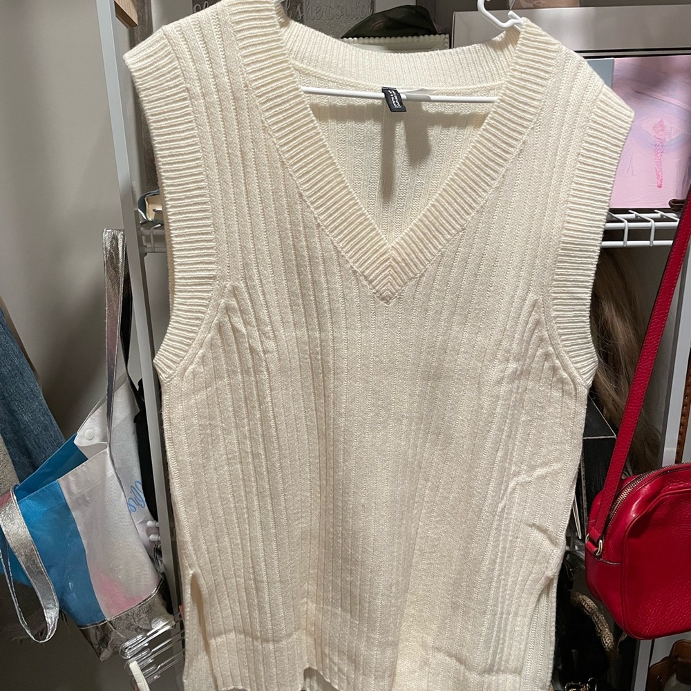 Sweater vest